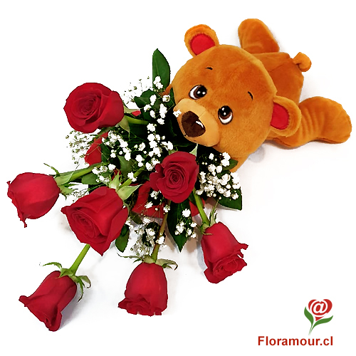 Tierno osito de peluche, echado de panza con ramo de y rosas sobre corazón de peluche Te Amo. Exclusivo Floramour.cl - Sólo Santiago
Seleccione color de rosas: